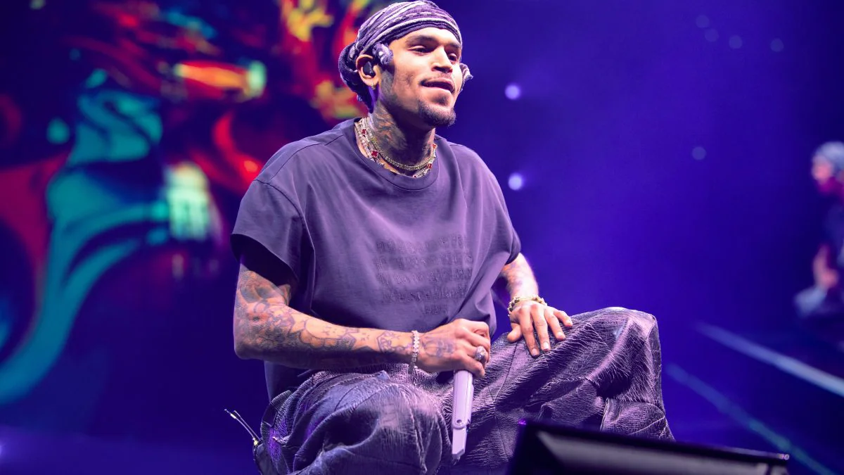 Chris Brown rilasciato su cauzione dopo l’aggressione a un producer, dovrà pagare 5 milioni di sterline